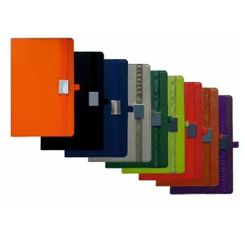 promosyon siyah suni deri kapaklı lastikli defter, ön kapakta kare metal plaka, beyaz fon